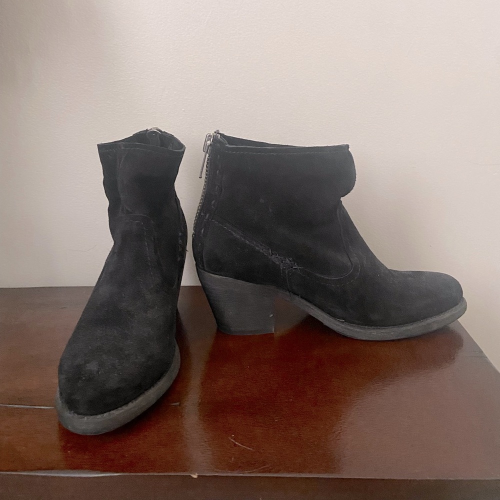 NWOT FRYE Women's Leslie Artisan Short Boot 8.5B Black suede
